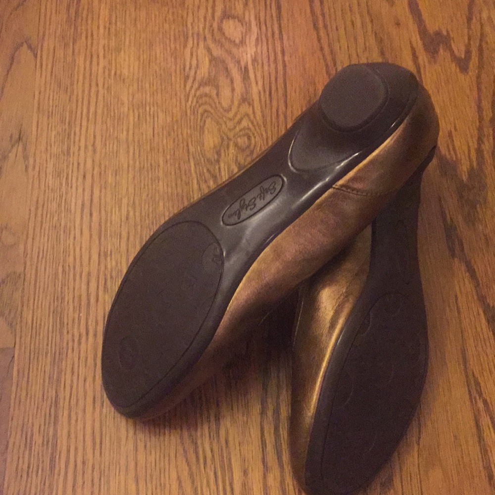 Hush Puppies Soft Style gold/bronze flats. - Picture 3 of 4